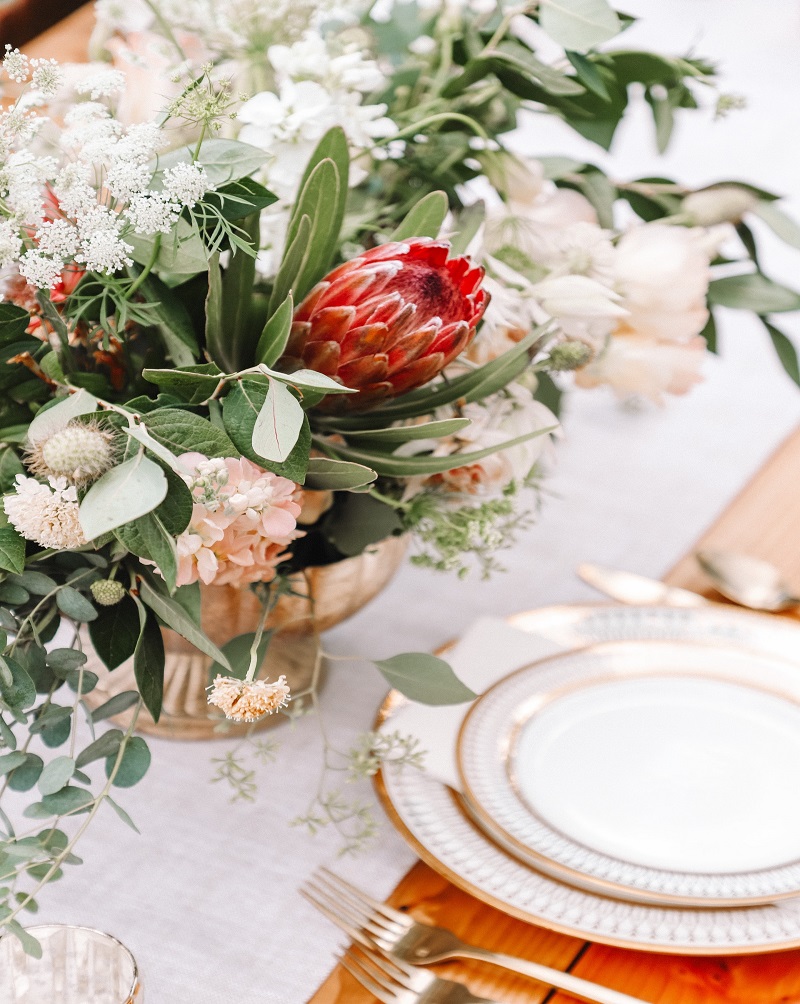 Bridal table setting with protea