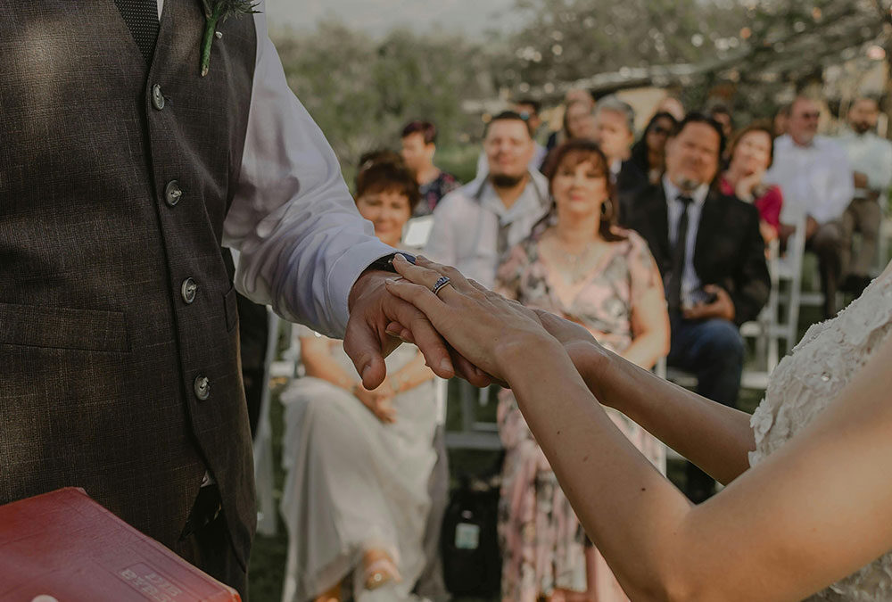Embracing the unplugged wedding